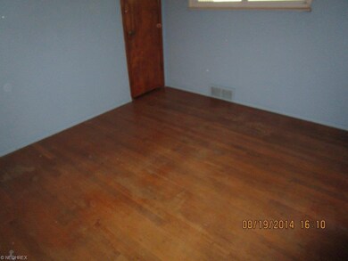 262 Gayle Dr, Sheffield Lake, OH 44054 - photo 3