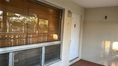 532 S Luna Ct unit 5, Hollywood, FL 33021 - photo 2