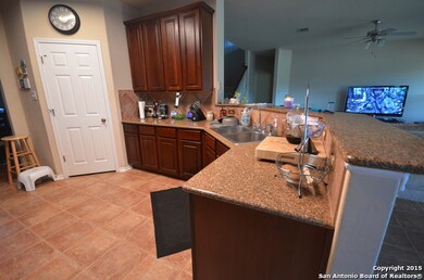 10527 Shire Country, San Antonio, TX 78254 - photo 5