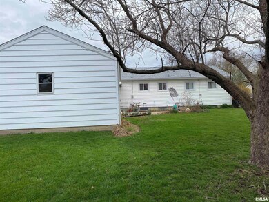 140 Debruler Dr, Lincoln, IL 62656 - photo 4