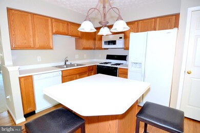 2724 Thornbrook Ct, Odenton, MD 21113 - photo 4