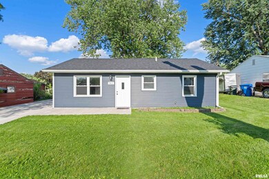 7411 Cedar St, Davenport, IA 52806 - photo 3