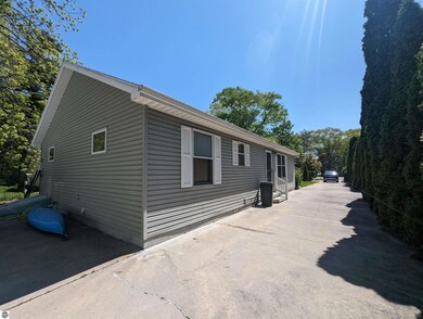 387 N Huron Rd, Au Gres, MI 48703 - photo 6