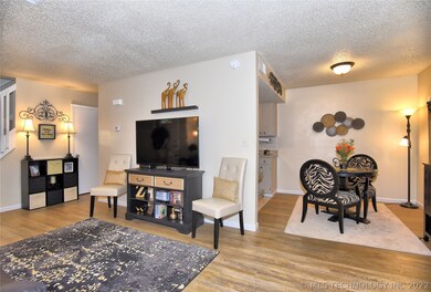 Here we have the fireplace to our backs.  The dini