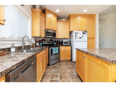 735 Burghardt Dr, Molalla, OR 97038 - photo 6