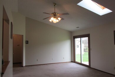 GR has Vltd Ceil w/Lighted Ceil Fan+Skylight & Pat
