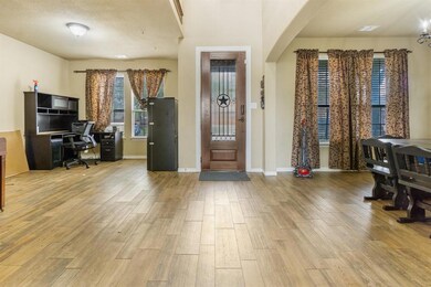 Huge, Spacious Entrance.