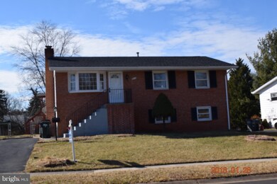811 W Maple Ave, Sterling, VA 20164 - photo 2