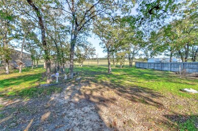 2505 Oaks Dr, Granbury, TX 76049 - photo 3