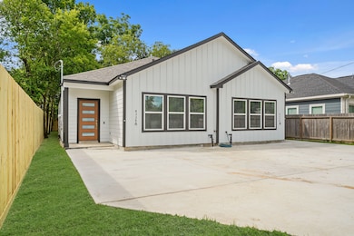 4338 Brinkley St unit A/B, Houston, TX 77051 - photo 3