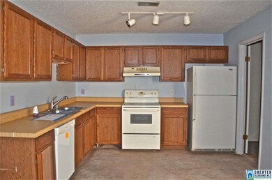 1920 Springlake Ct, Birmingham, AL 35215 - photo 3