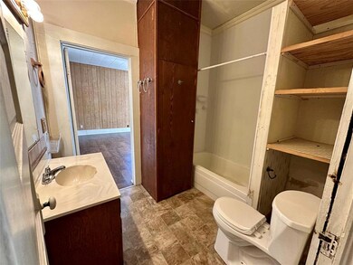 506 W Smith St, Cleburne, TX 76033 - photo 7