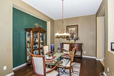 Separate formal dining room