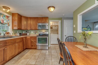 21 Townhouse Rd unit 23, Allenstown, NH 03275 - photo 6
