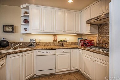 Upgraded kitchen with gas appliances, granite coun