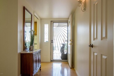 Bolivar-Entryway 8945