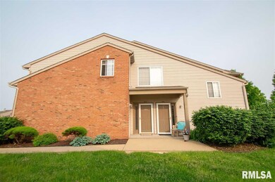 4561 N Thornhill Dr unit 210, Peoria, IL 61615 - photo 3