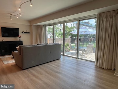 Harbour Square unit N134, Washington, DC 20024 - photo 2