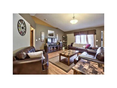 1115 Wolf Dr NW, Cedar Rapids, IA 52405 - photo 2