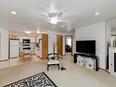 4533 1st Ave SW unit 6, Cedar Rapids, IA 52405 - photo 2