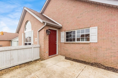 2464 Meadow Glade Dr unit 2464, Hilliard, OH 43026 - photo 2