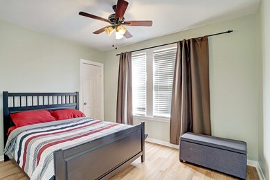 915 Columbia St unit A, Houston, TX 77008 - photo 4