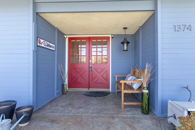 1374 Warwick Ave - HsHProd-38