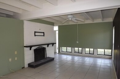 3 Azalea Dr - Living Room (1)