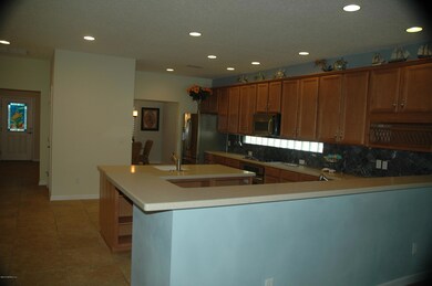 Kitchen with a large Bar
