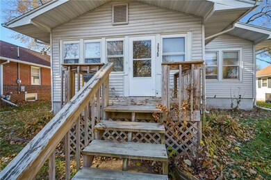 3920 4th St, Des Moines, IA 50313 - photo 2