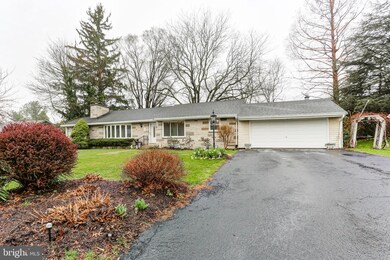 114 E Glenn Rd, Hershey, PA 17033 - photo 2
