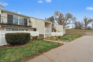 2955 Bowling St SW unit E238, Cedar Rapids, IA 52404 - photo 2