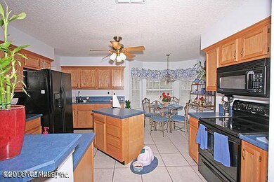 KITCHEN/EATING/AREA