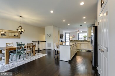 910 Magnolia Blossom Ct, Sykesville, MD 21784 - photo 6