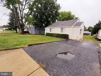 2902 Michigan Ave, Halethorpe, MD 21227 - photo 2