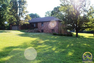 5540 SW Wanamaker Rd, Topeka, KS 66610 - photo 2