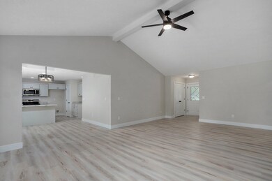 1436 W Whiteside St-15