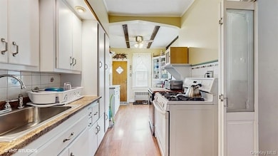 77-52 76th St, Flushing, NY 11385 - photo 6