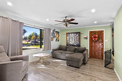 7735 Oak Vista St, Houston, TX 77087 - photo 2