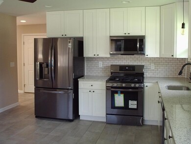 907 Meadowview Dr, Columbus, OH 43224 - photo 4