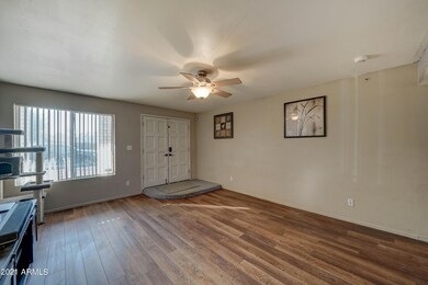 9837 N 37th Dr-4