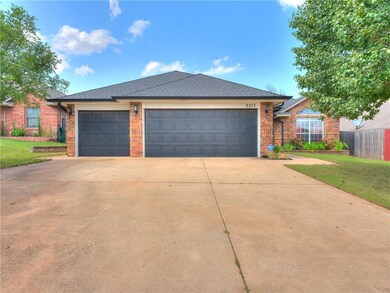 2217 NE 7th St, Moore, OK 73160 - photo 3