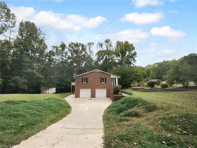 2286 Lynn Cir E, Trinity, NC 27370 - photo 2