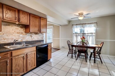 Kitchen & Dining