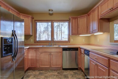 Kitchen W/Crown Moulding