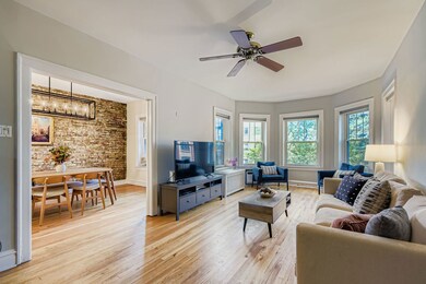 539 W Addison St unit 2N, Chicago, IL 60613 - photo 5