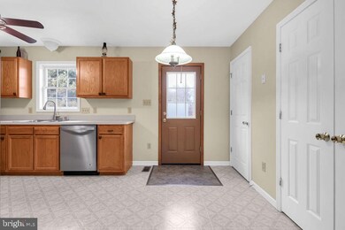 320 Whipporwill Ln, Cross Junction, VA 22625 - photo 4