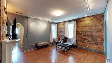 Top Unit - Unit 2 - 2 BD/1 BA