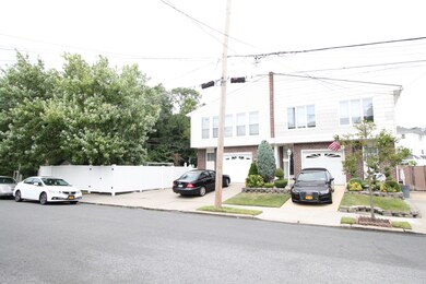 227 Bishop St, Staten Island, NY 10306 - photo 2