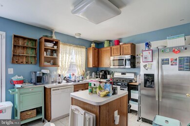 1839 Tiger Lily Cir, Woodbridge, VA 22192 - photo 4